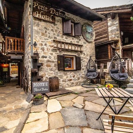 Hotel Petit Dahu - Chambres Et Restaurant Cogne Kültér fotó