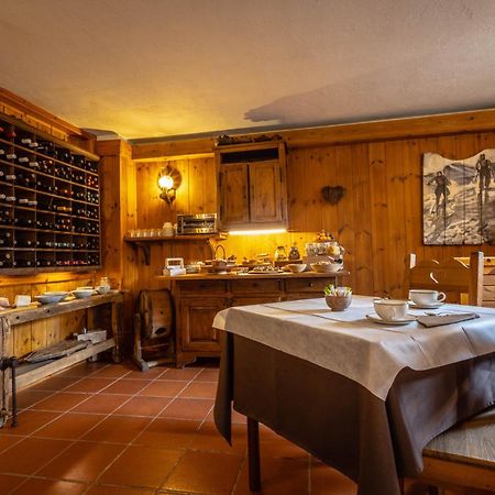 Hotel Petit Dahu - Chambres Et Restaurant Cogne Kültér fotó
