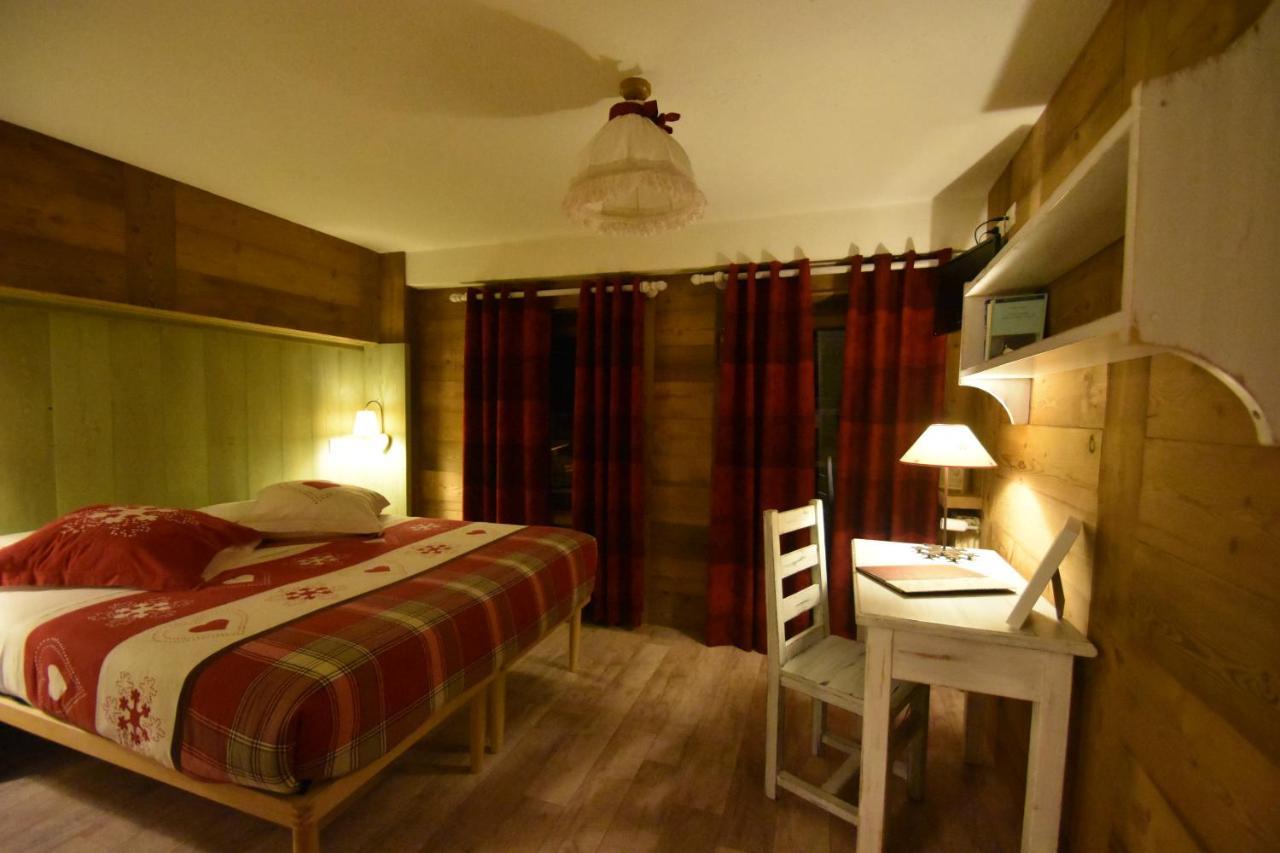 Hotel Petit Dahu - Chambres Et Restaurant Cogne Kültér fotó
