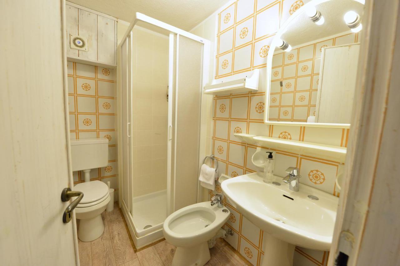 Hotel Petit Dahu - Chambres Et Restaurant Cogne Kültér fotó