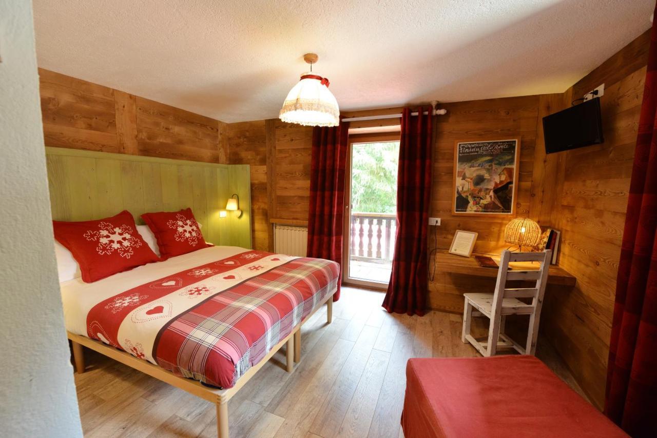 Hotel Petit Dahu - Chambres Et Restaurant Cogne Kültér fotó