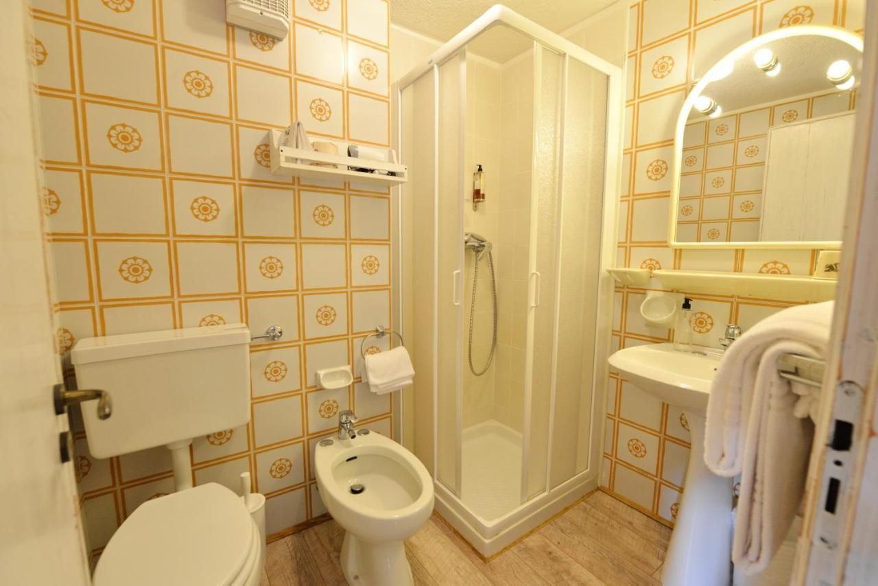 Hotel Petit Dahu - Chambres Et Restaurant Cogne Kültér fotó
