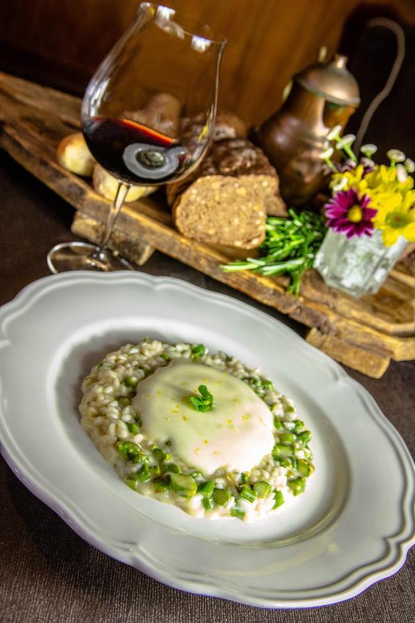 Hotel Petit Dahu - Chambres Et Restaurant Cogne Kültér fotó