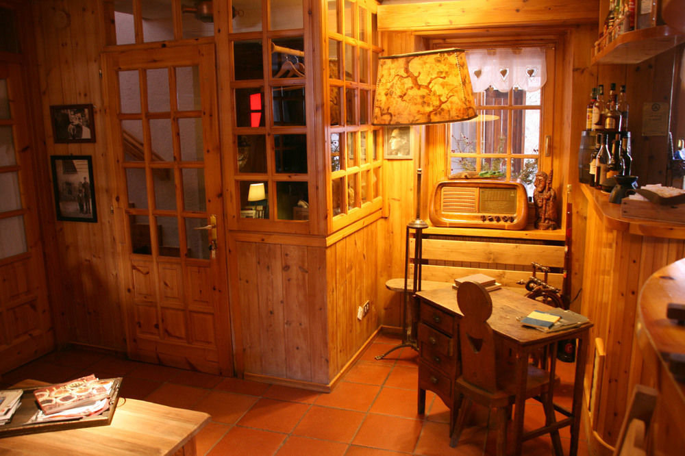Hotel Petit Dahu - Chambres Et Restaurant Cogne Kültér fotó