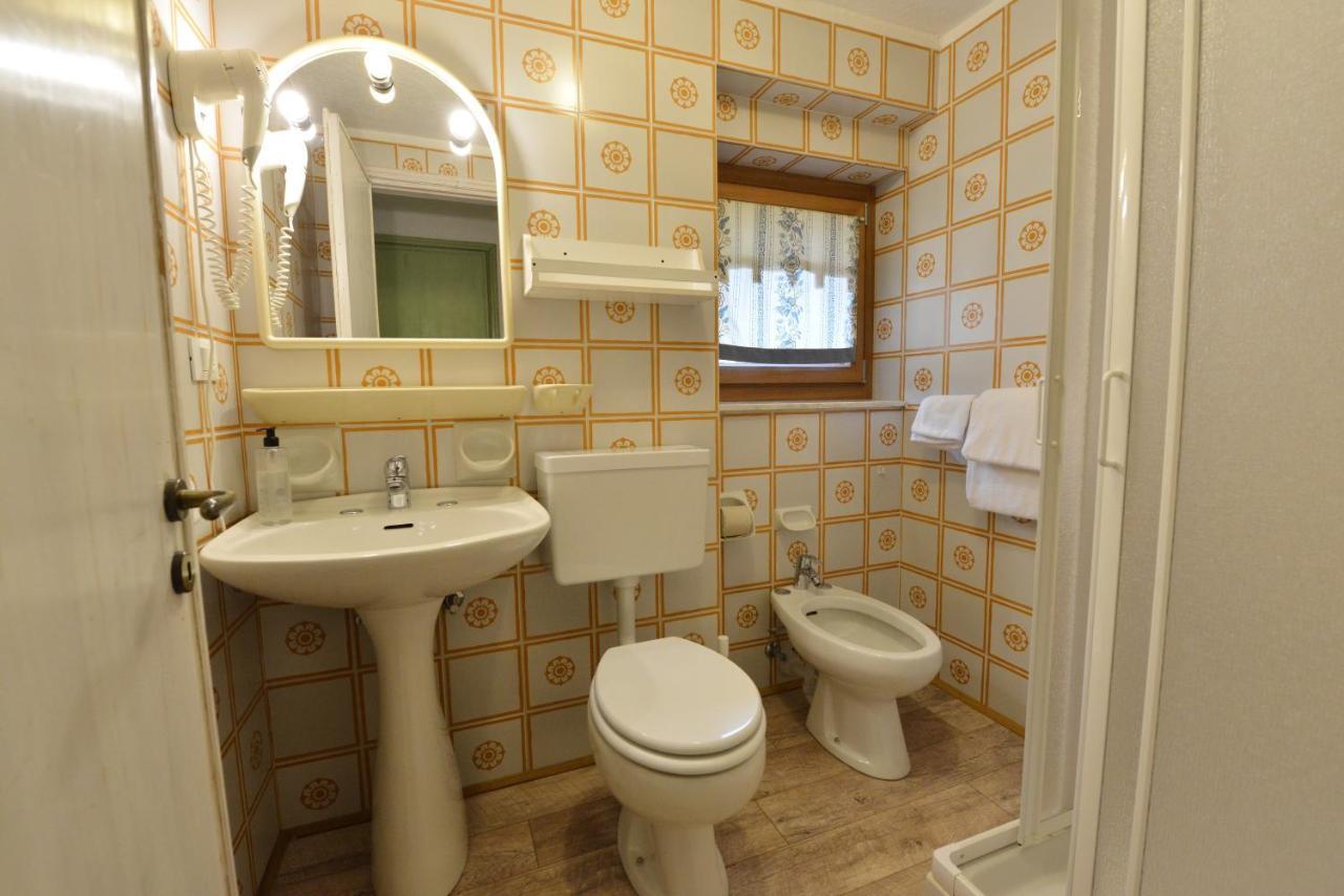 Hotel Petit Dahu - Chambres Et Restaurant Cogne Kültér fotó